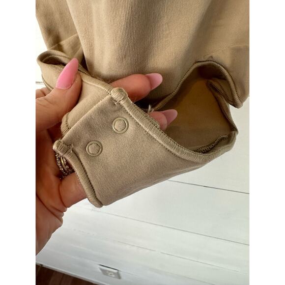 NWOT Skims Seamless Sculpt Scoop Neck Thong Bodysuit-XS - Picture 5 of 6